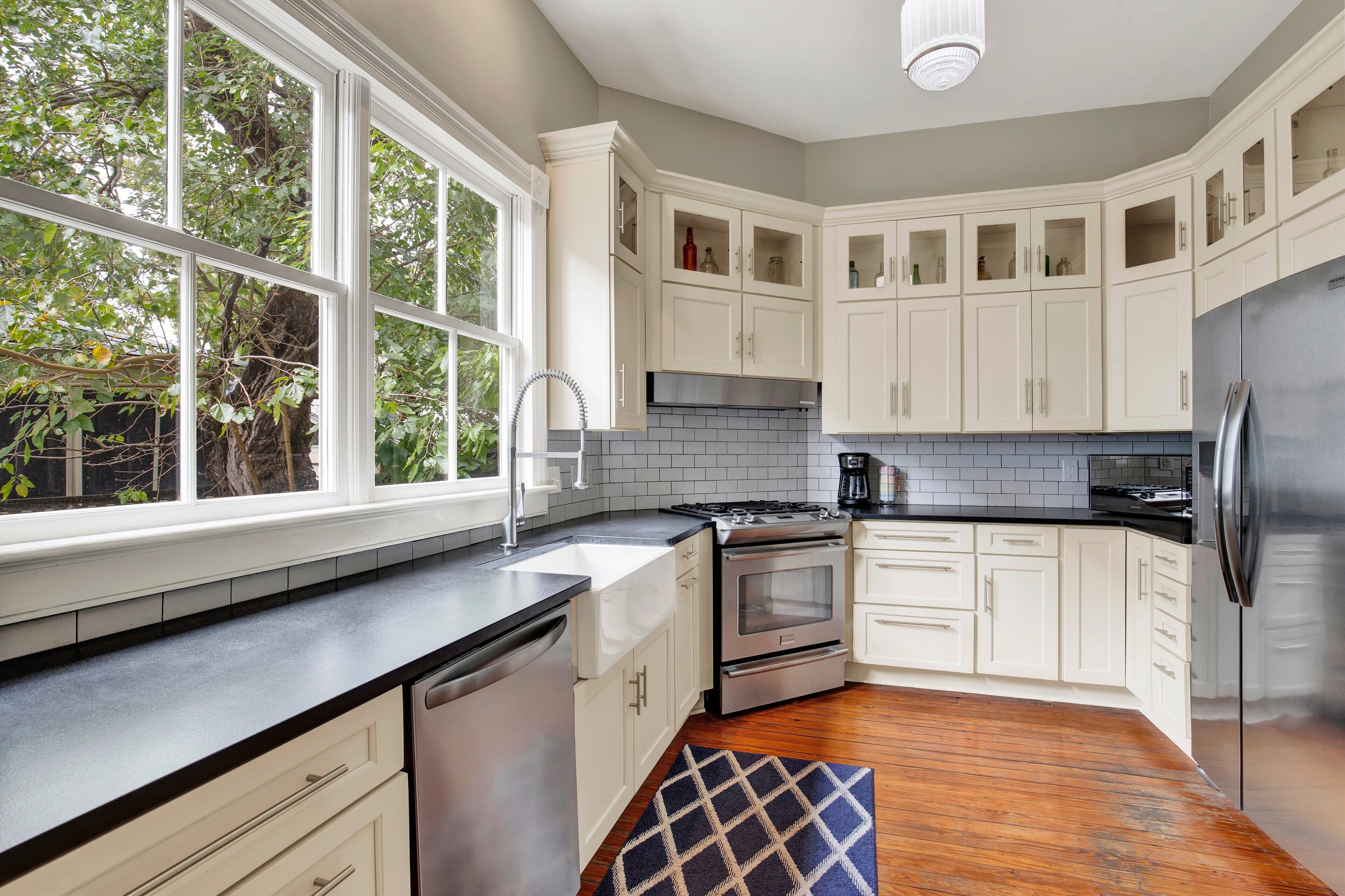 Refrigerador, microondas, horno, placa de cocina