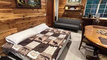 Strygejern/strygebræt, internetforbindelse, sengetøj