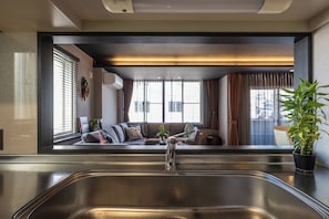 Kühlschrank, Mikrowelle, Herdplatte