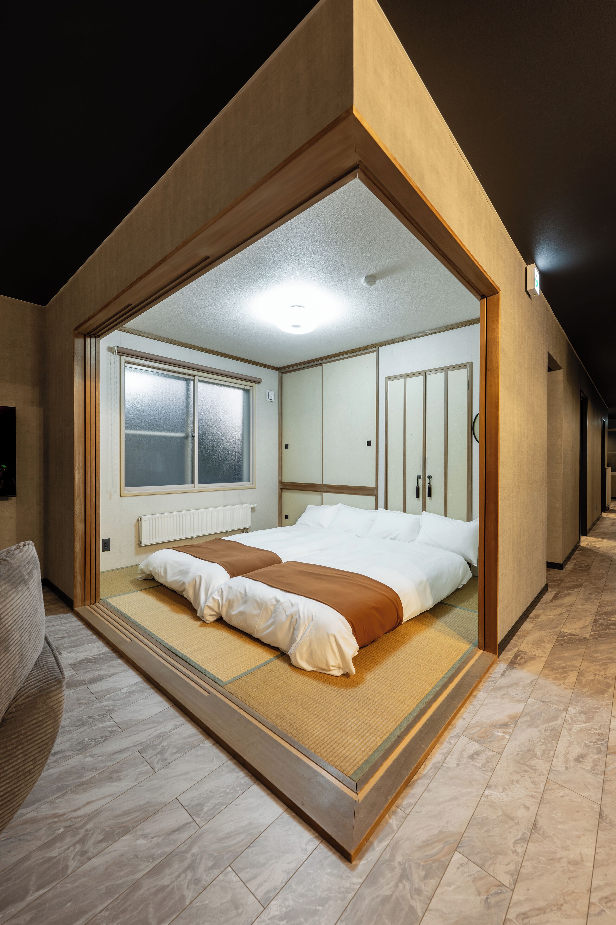 Een strijkplank/strijkijzer, gratis wifi