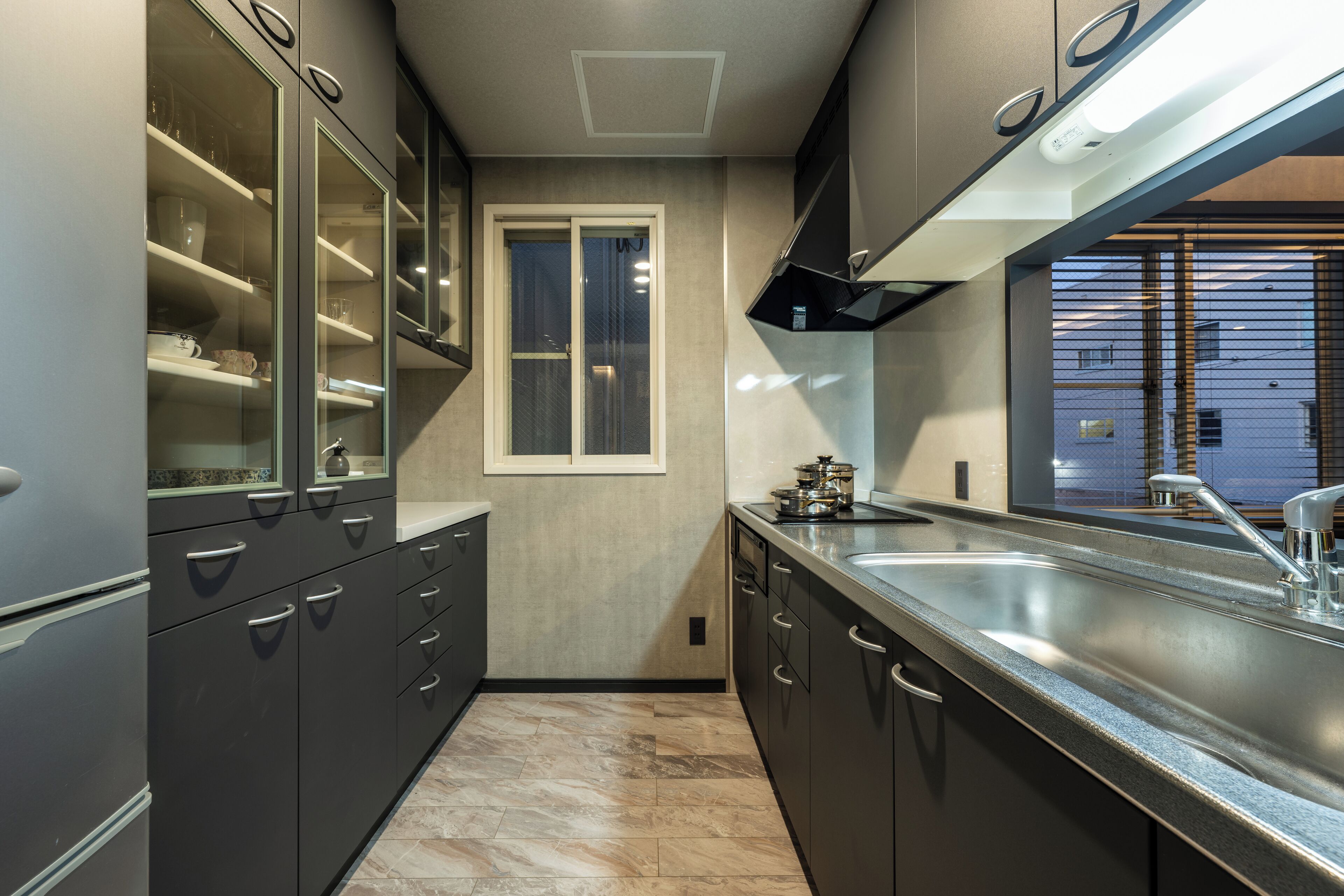 電冰箱、微波爐、爐台、烤麵包機