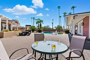 Outdoor dining - Equinox - Pool & Hot Tub -Trampoline -Games & More (Scottsdale)