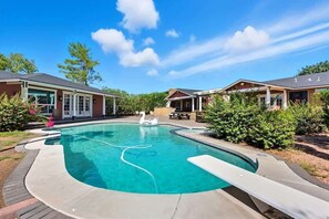 A heated pool - Equinox - Pool & Hot Tub -Trampoline -Games & More (Scottsdale)