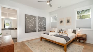 2 habitaciones, tabla de planchar con plancha y cuna de viaje