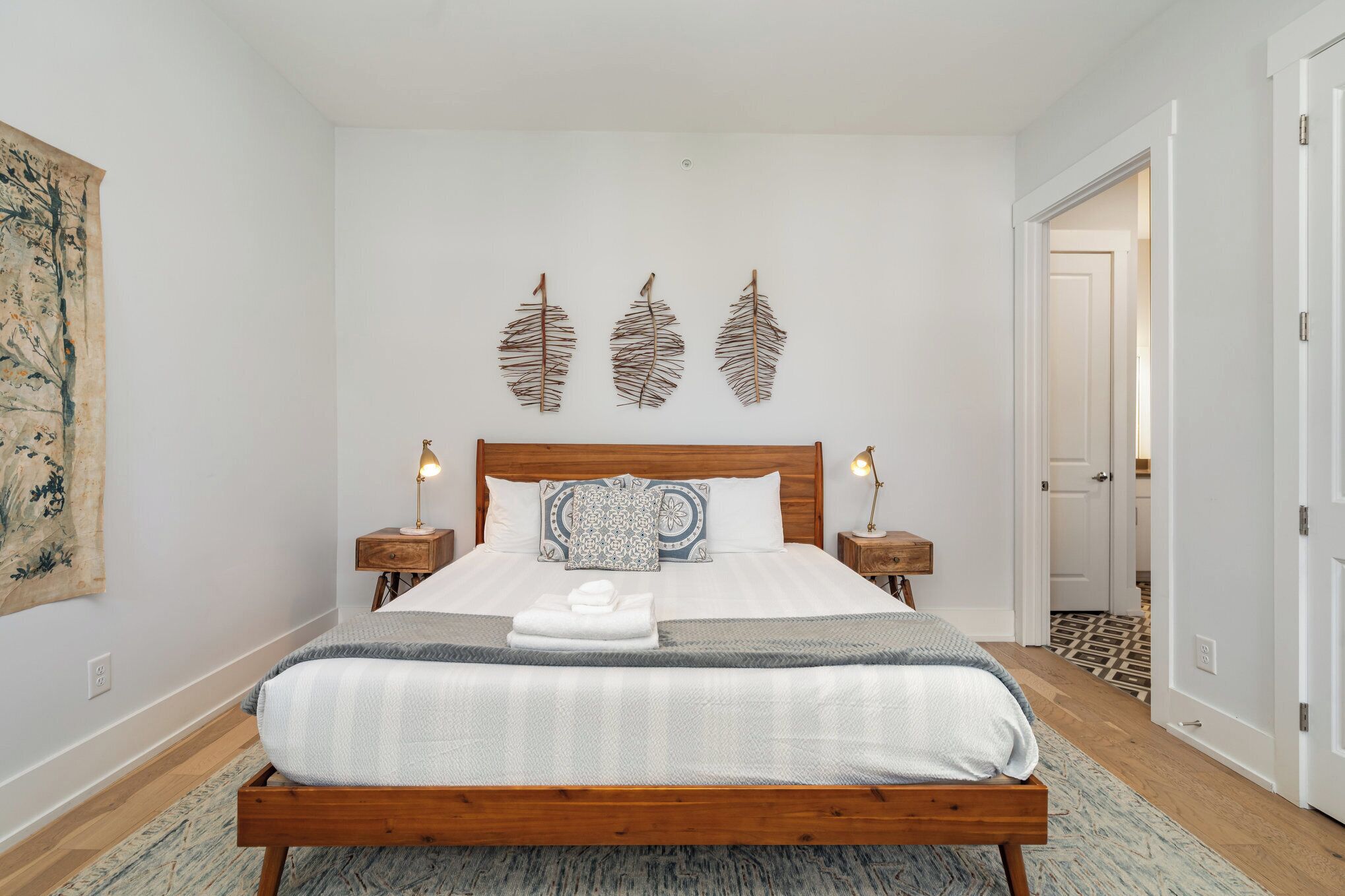 2 habitaciones, tabla de planchar con plancha y cuna de viaje 