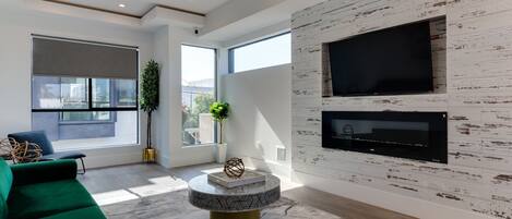 TV connectée, cheminée