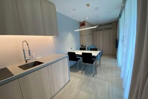 Dining - Shipping Container Hotel at One-North (Singapore)