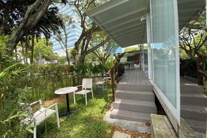 Outdoor dining - Shipping Container Hotel at One-North (Singapore)
