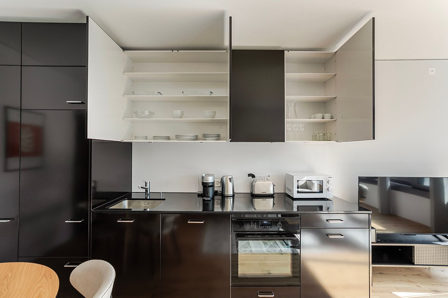 Kühlschrank, Mikrowelle, Ofen, Herdplatte