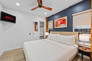 4 bedrooms, iron/ironing board, WiFi, bed sheets