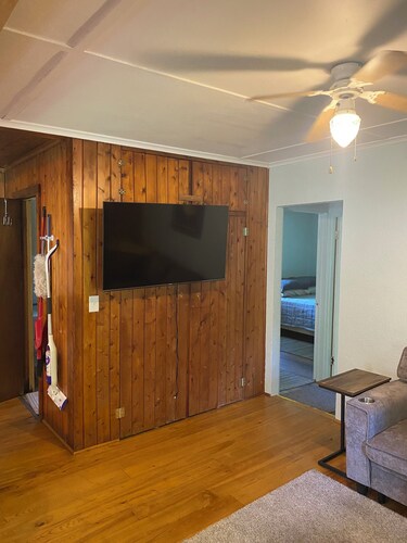 Come relax at the cabin on Indian lake. The outdoors awaits you and your pets.