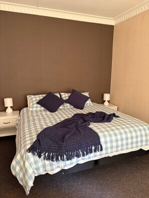 3 bedrooms, bed sheets