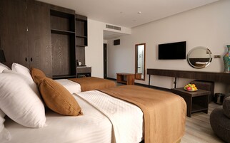 Habitación superior con 2 camas individuales, vistas a la ciudad | Wifi gratis