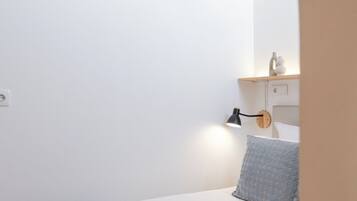 Iron/ironing board, free WiFi, bed sheets