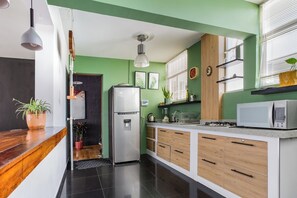 Fridge, microwave, stovetop, coffee/tea maker