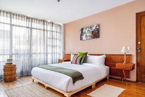 4 bedrooms, WiFi, bed sheets