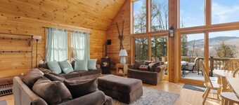 Linderhof Log Chalet with Mountain Views & Game Room – Near Storyland & Attitash