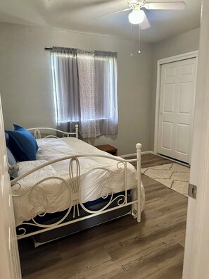 3 bedrooms, bed sheets