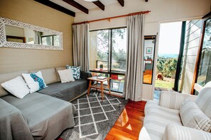 Family Apartment, Patio, Mountain View | Living area - Bumblebrook Farm Motel (Candelo)