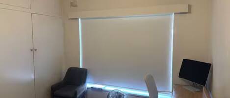 1 slaapkamer, een strijkplank/strijkijzer, wifi, beddengoed