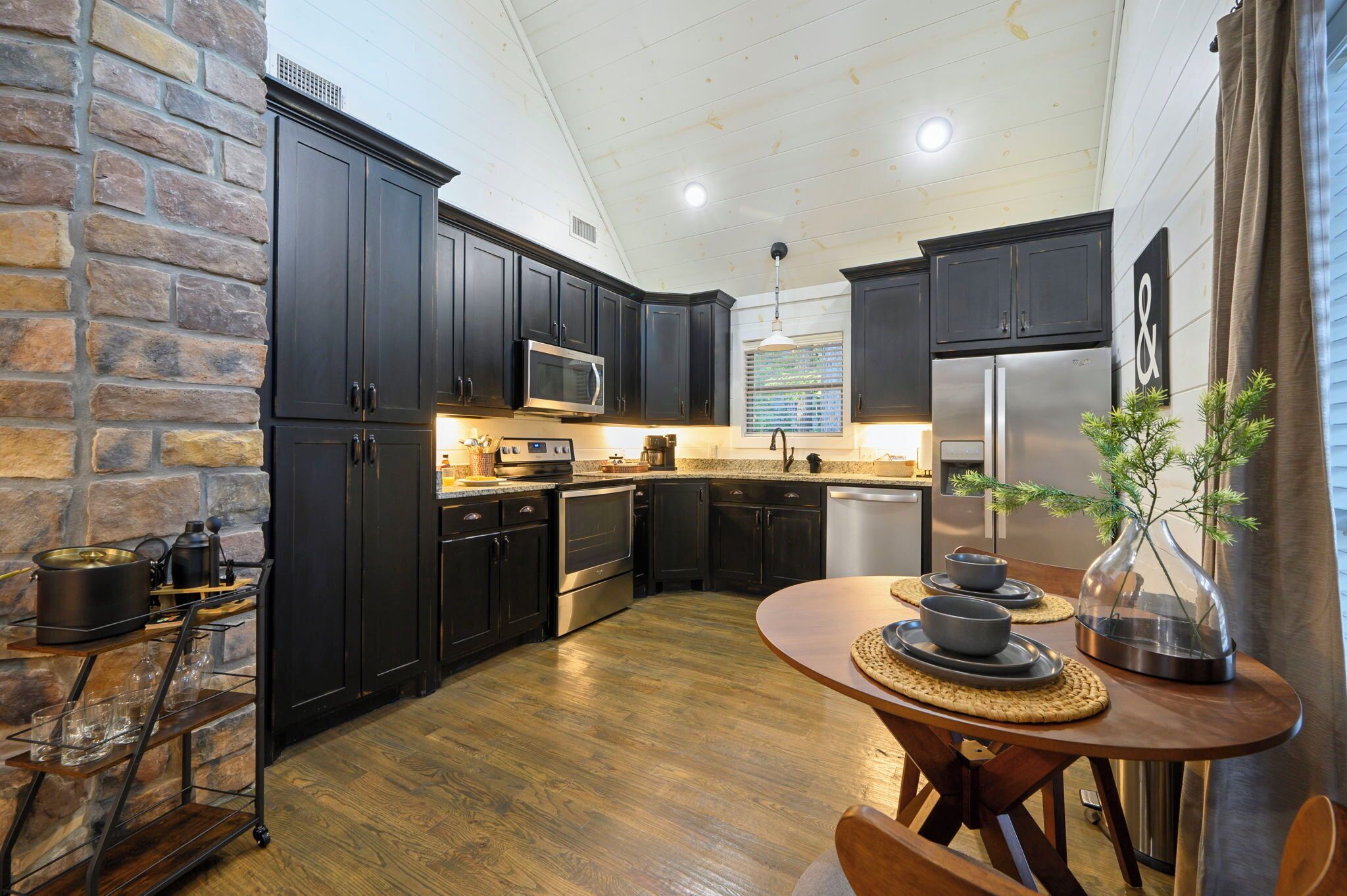 ميكروويف، فرن، موقد طهي مسطح، غسالة أطباق