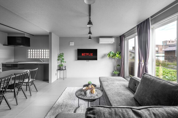 Living area - SNOWGARDEN YIG STAY (Furano)