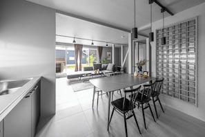 Repas dans la chambre