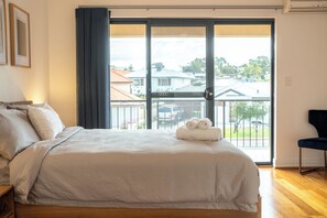 4 dormitorios, tabla de planchar con plancha, wifi y ropa de cama