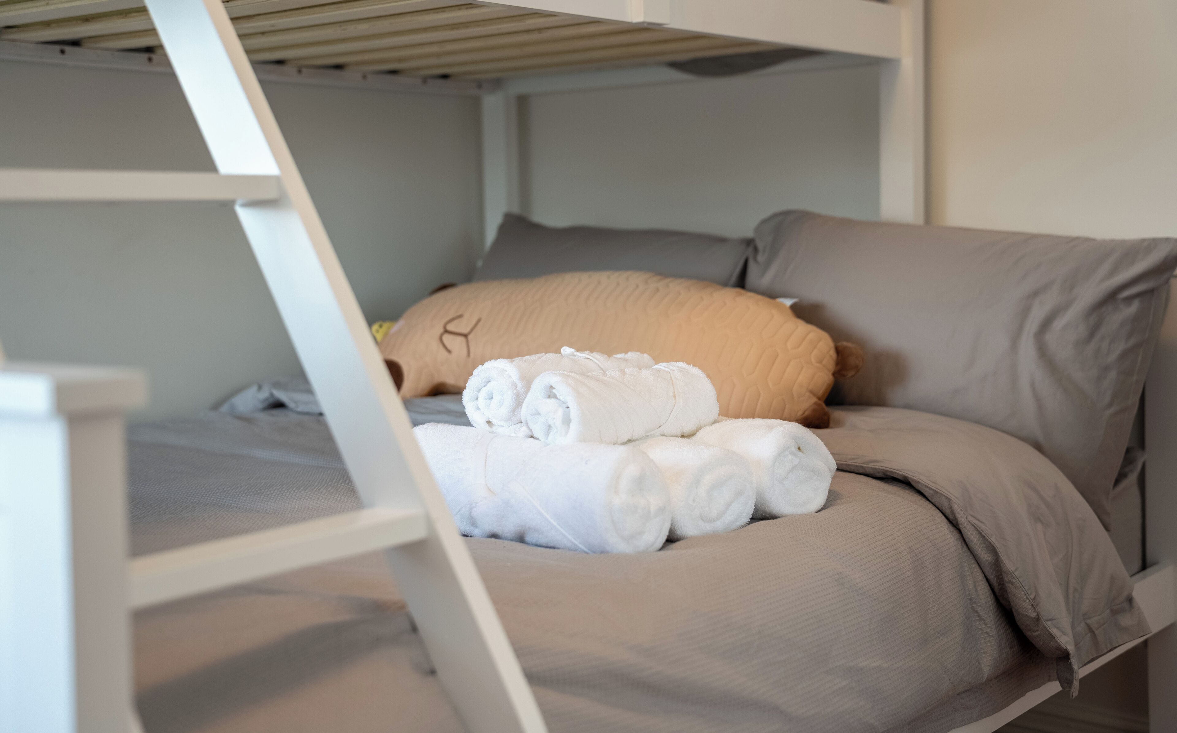 4 dormitorios, tabla de planchar con plancha, wifi y ropa de cama