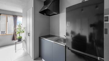 Refrigerador, microondas, placa de cocina, tostadora