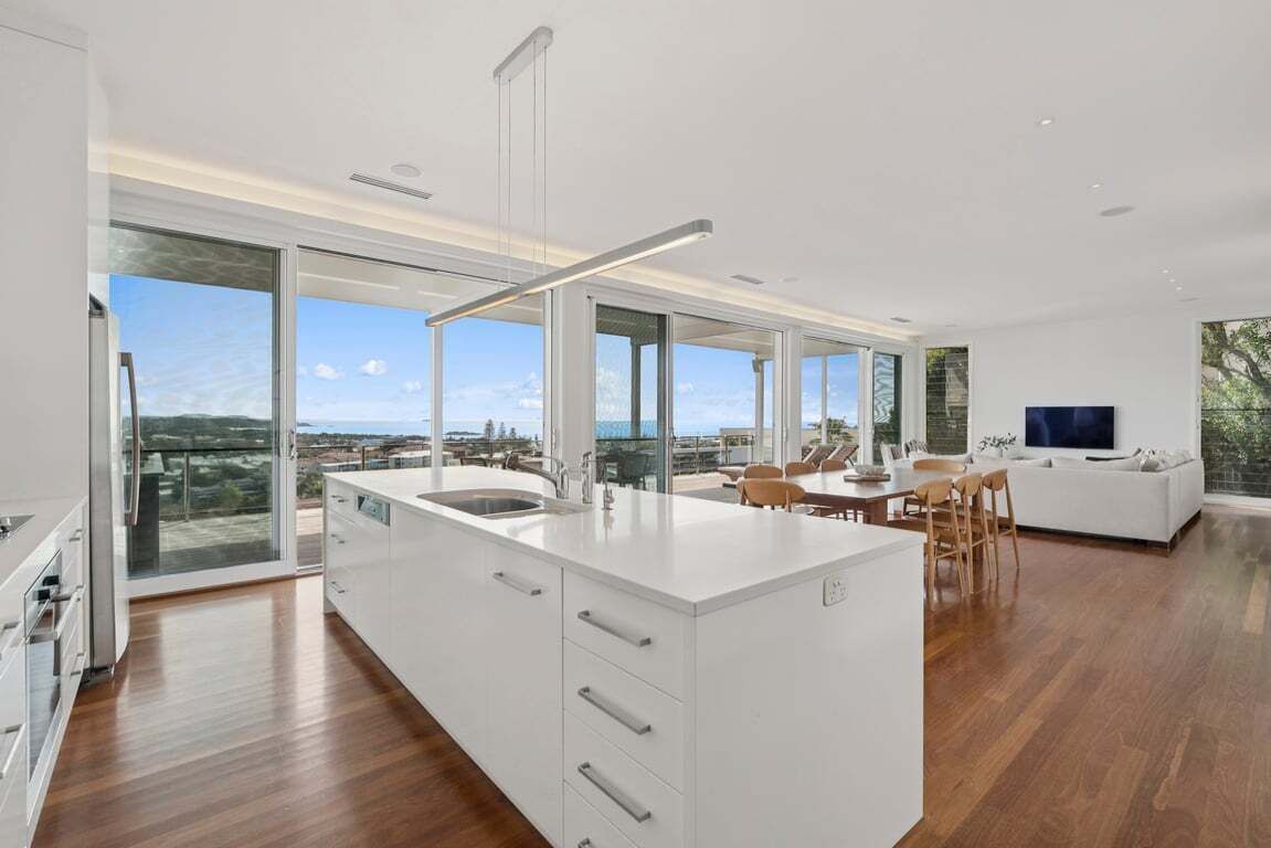 المنشأة من الداخل