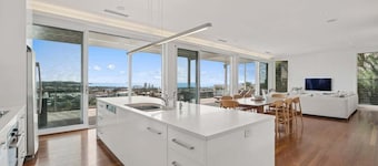 Coastal Panorama - Spectacular Views, Sleeps 8