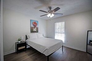 4 chambres, fer et planche à repasser, accès au Wi-Fi (inclus)