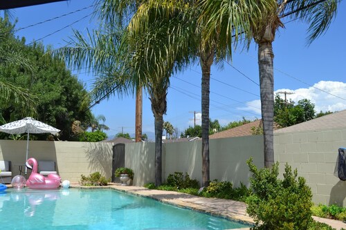 Stylish Home with Gorgeous Swimming Pool