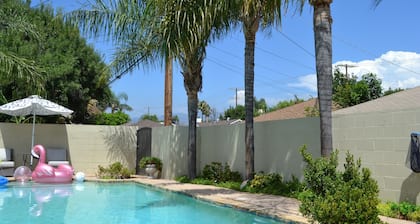 Stylish Home with Gorgeous Swimming Pool