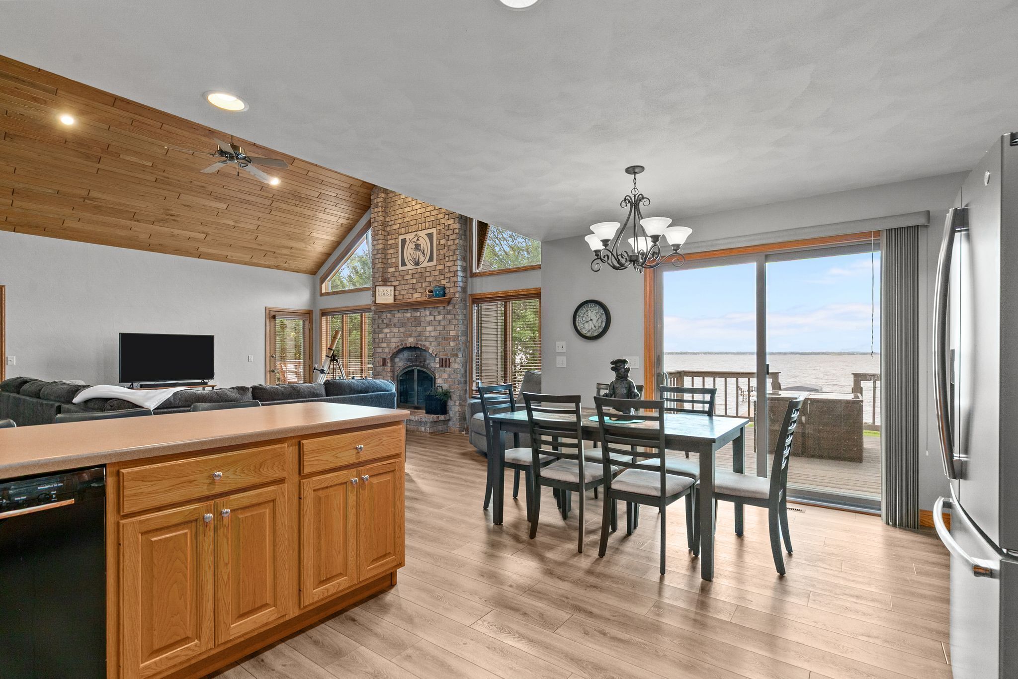 TV, DVD player, books, video library