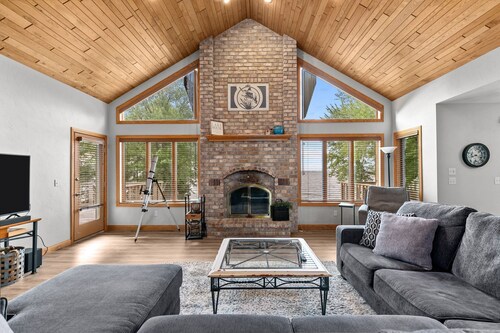 Breathtaking Waterfront Home on Lake Poygan - Sleeps 10!