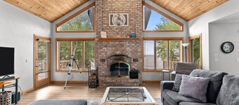 Breathtaking Waterfront Home on Lake Poygan - Sleeps 10!