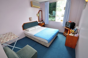 Basic Double Room, Sea View | Langsir/tirai gelap terus, seterika/papan seterika, Wi-fi percuma