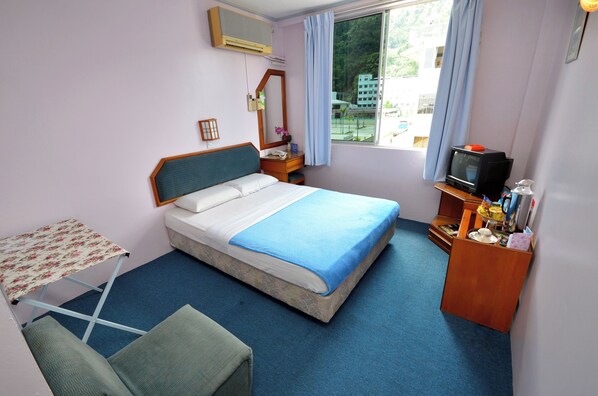 Basic Double Room, Sea View | Blackout drapes, iron/ironing board, free WiFi