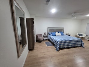 4 habitaciones, tabla de planchar con plancha y wifi 