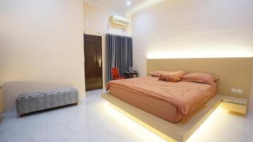 Egyptian cotton sheets, premium bedding, free WiFi, bed sheets
