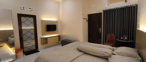 Deluxe Double Room | Egyptian cotton sheets, premium bedding, free WiFi, bed sheets