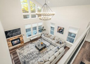 Smart TV, fireplace, video games, foosball - Grand Haven-BrndNew10BR Villa, Elevator, Volleyball Crt, HotTub, Kids Play Zone (Lake Harmony)