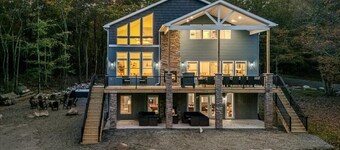 The Grand Splash Retreat-BrndNew Villa,10BR,Kids Playhouse,Volleyball Crt,HotTub