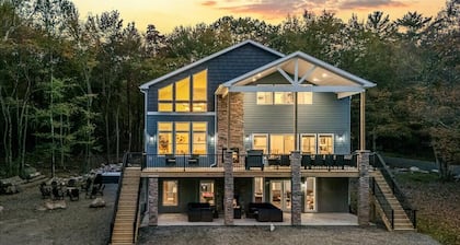 The Grand Splash Retreat-BrndNew Villa,10BR,Kids Playhouse,Volleyball Crt,HotTub