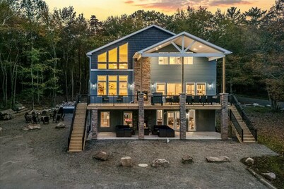 The Grand Splash Retreat-BrndNew Villa,10BR,Kids Playhouse,Volleyball Crt,HotTub
