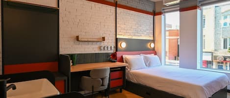 Chambre Supérieure, 1 grand lit | Coffres-forts dans les chambres, bureau