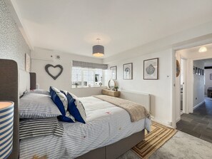 2 bedrooms, iron/ironing board, Internet, bed sheets