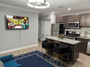 Private kitchen - 2-bedroom 2-bathroom apartment with FREE Parking in enchanting Washington (Washington)